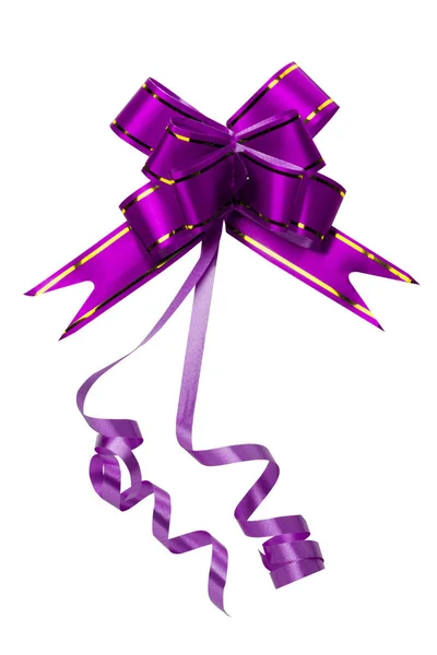 闪亮的紫色和金色的弓被孤立的白色背景与复制空间 丝带为礼物或礼物概念 新年快乐装饰丝带与派对装饰理念 — 图库照片