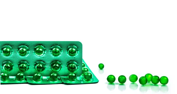 Зелений Круглі Які Капсула Таблетки Ізольовані Білому Тлі Копією Простору — стокове фото