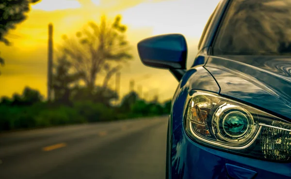 Vedere Frontală Automobilului Suv Compact Albastru Lux Design Sportiv Modern — Fotografie, imagine de stoc
