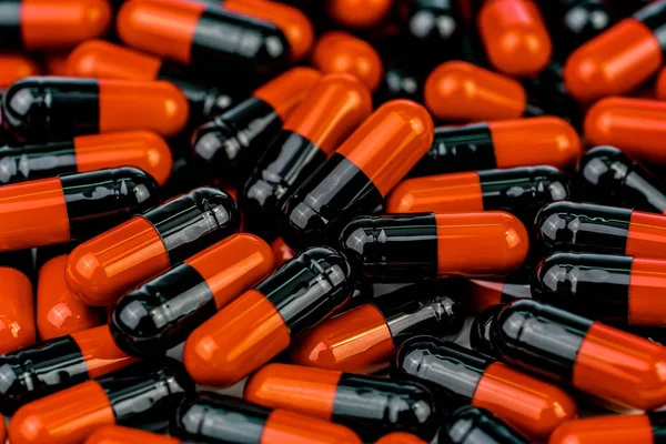 Mucchio Capsule Arancione Nere Resistenza Agli Antibiotici Uso Droga Con — Foto Stock
