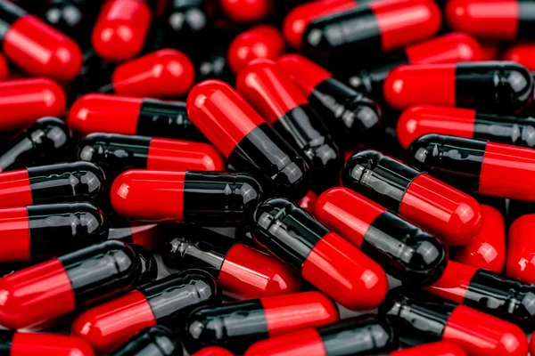 Купка Червоно Чорних Таблеток Капсул Опір Антибіотиків Використання Наркотиків Розумним — стокове фото