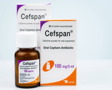 Chonburi, Tayland-Ağustos 3, 2018: Cefspan 100 mg/5 ml. sözlü Cephem antibiyotik. Sefiksim toz için oral süspansiyon 30 ml ne zaman yeniden düzenlendi. Kehribar cam şişe ve Childproof kap antibiyotik ilaç