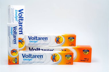 Chonburi, Tayland-Ağustos 3, 2018: Voltaren Emulgel. % 1 diklofenak topikal anti-inflamatuar, osteoartrit, travma sonrası belirtiler için jel. Ürün lisansıyla Glaxosmithkline. Ağrı kesici.