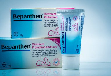 Chonburi, Tayland-Ağustos 6, 2018: Bepanthen merhem koruma ve bakım. Dexpanthenol (Provitamin B5) koruma deriden nappy tahriş ve bebeğinizin hassas cildi için bakım. Bayer çarpımı 