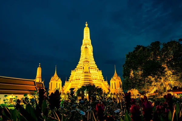 Wat Arun Ratchawararam Pôr Sol Com Lindo Céu Azul Nuvens — Fotografia de Stock