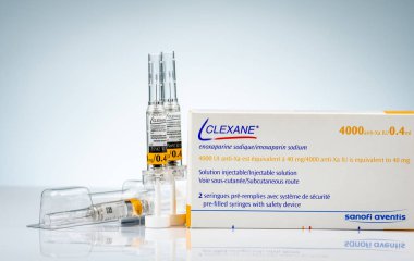 Chonburi, Tayland-Ekim 11, 2018: Clexane şırınga çözüm önceden doldurulmuş şırıngalar ve otomatik emniyet sistemi iğneyle enjeksiyon enjeksiyon için. Enoxaparin sodyum Dvt tedavi ve Pe için.  