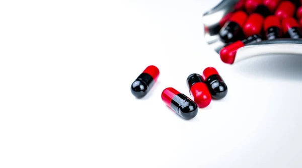 Kırmızı Siyah Kapsül Hap Ilaç Tepsi Antibiyotik Ilaç Direnci Küresel — Stok fotoğraf