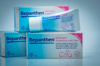 Chonburi, Tayland-Ağustos 6, 2018: Bepanthen merhem koruma ve bakım. Dexpanthenol (Provitamin B5) koruma deriden nappy tahriş ve bebeğinizin hassas cildi için bakım. Bayer çarpımı 