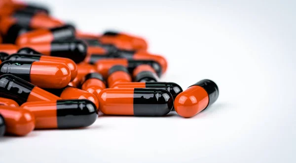 Concentrazione Selettiva Sulle Capsule Arancione Nere Resistenza Agli Antibiotici Farmaci — Foto Stock