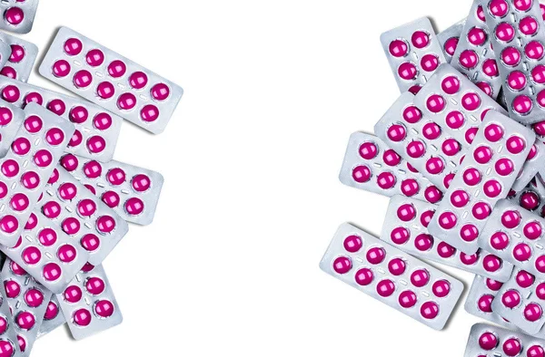 在粉红色的片剂丸在水泡包隔离在白色背景与复制空间的冰花素 用于缓解疼痛 偏头痛 高烧和抗炎的冰原 止痛药片丸 — 图库照片