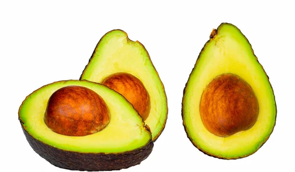 Avocado met zaad geïsoleerd op een witte achtergrond. Bron van omega 3 van natuurlijke voeding. Gezonde voeding voor baby. Halve stukken van avocado's geregeld met prachtig patroon. Biologische voeding voor vegetarisch. — Stockfoto