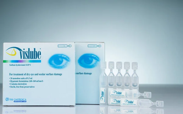 Vislube. Hialuronato de sodio 0,18% para el tratamiento del ojo seco y el daño superficial ocular. 0,3 ml unidad monodosis. Formulación hipotónica. Estéril y libre de conservantes — Foto de Stock