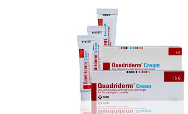 Chonburi, Tayland-Ekim 27, 2018: Quadriderm krem için anti-inflamatuar, anti-bakteriyel ve anti-mantar. Ürün içerir betametazon valerate, gentamisin, tolnaftate, iodochlorhydroxyquin. 
