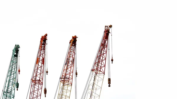 Conjunto de grúa de construcción grande para levantamiento pesado aislado sobre fondo blanco. Industria de la construcción. grúa para elevador de contenedores o en obra. Concepto de negocio de alquiler de grúas. Distribuidor de grúas . —  Fotos de Stock