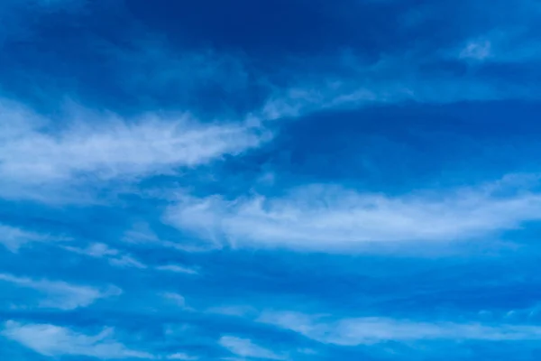 Beautiful dark blue sky and white clouds abstract background. Cloudscape background. Nature weather. Bright day sky for happy day background. — Stock Photo, Image