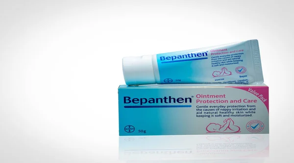 CHONBURI, TAILANDIA-OCTUBRE 6, 2018: Protección y cuidado del ungüento Bepanthen. Dexpantenol Provitamina B5 protege la piel de la irritación del pañal y cuida la delicada piel de su bebé. Producto de Bayer — Foto de Stock