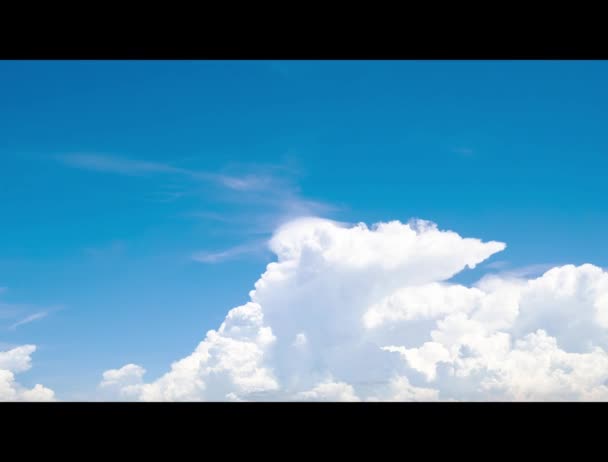 Idő Telik Kék Fehér Gomolyfelhők Absztrakt Háttér Felhős Égbolt Kék — Stock videók