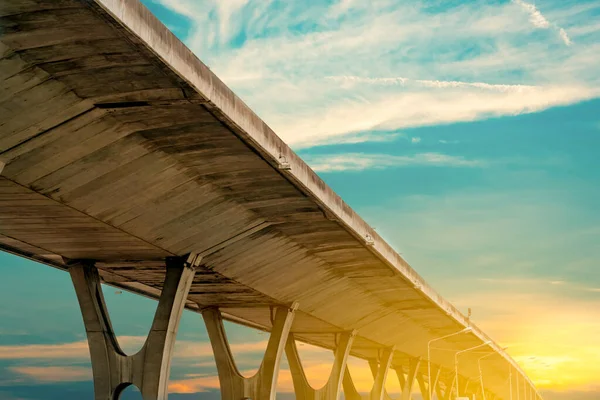 Vista Inferiore Della Strada Sopraelevata Calcestruzzo Superare Strada Cemento Struttura — Foto Stock