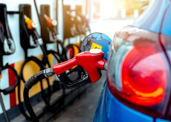 Tankowanie Stacji Benzynowej Zatankować Benzynę Pełna Dysza Paliwowa Pompy Benzynowej — Zdjęcie stockowe