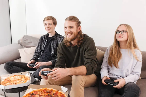 Group Cheerful Friends Sitting Sofa Playing Video Games Together Home — Stock Photo, Image