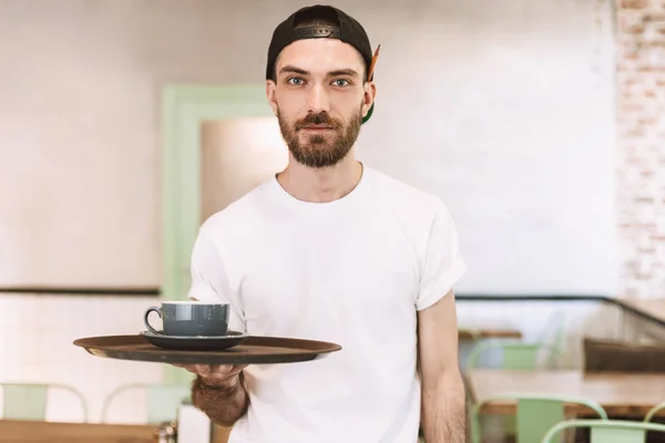 Young Thoughtful Waiter Black Cap Standing Holding Tray Cup Coffee — Stock Photo, Image