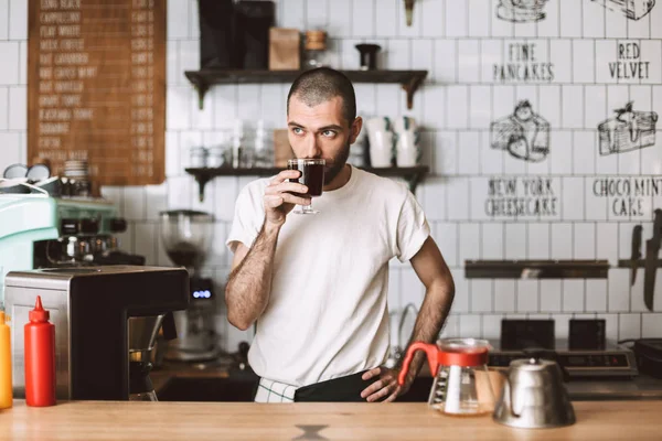 Young Barista Standing Bar Counter Smelling Filter Coffee While Dreamily — Stock Photo, Image