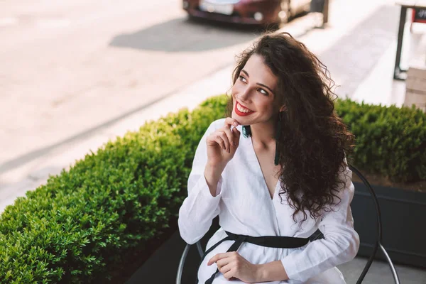 Beautiful Smiling Lady Dark Curly Hair White Costume Sitting Table — Stock Photo, Image