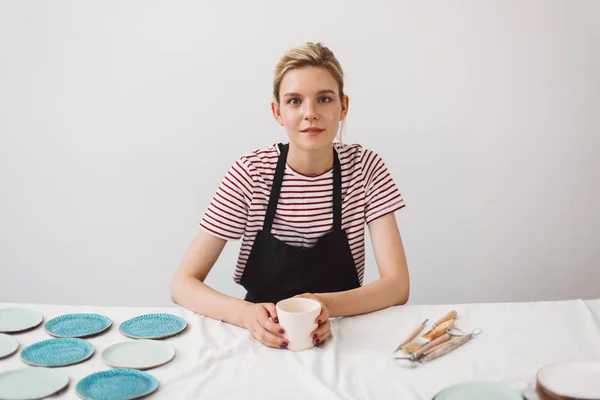 Pensive Girl Black Apron Striped Shirt Sitting Table Handmade Mug — Stock Photo, Image
