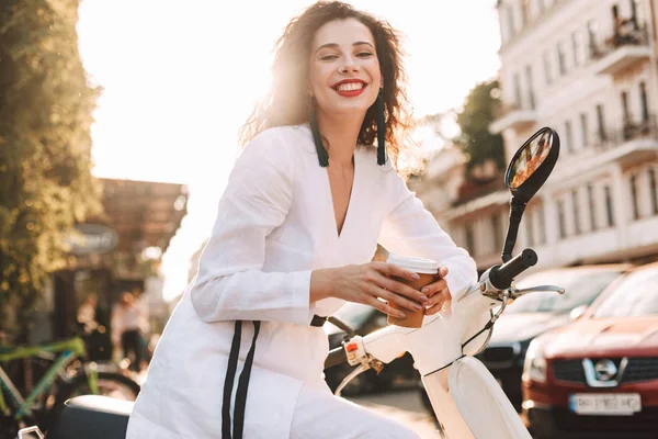 Smiling Lady Dark Curly Hair White Costume Sitting White Moped — Stock Photo, Image