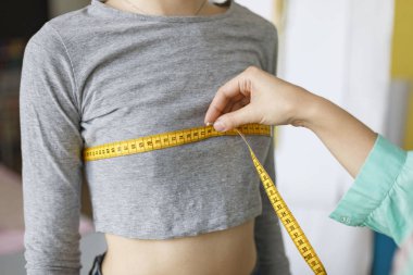 Tasarımcı ölçüm müşteri göğüs modern dikiş worksho kasetle kapatın