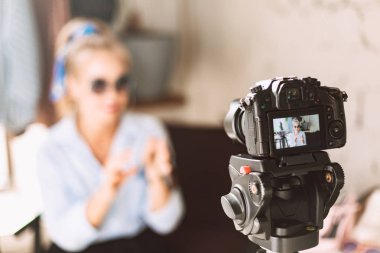 Moda blogger vlog profesyonel kamera için yeni video kaydı kapat