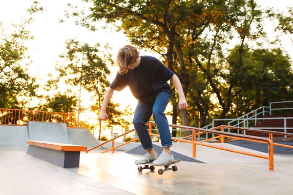 Young Cool Skater Black Shirt Jeans Riding Skateskateboard Modern Skate — Stok Foto