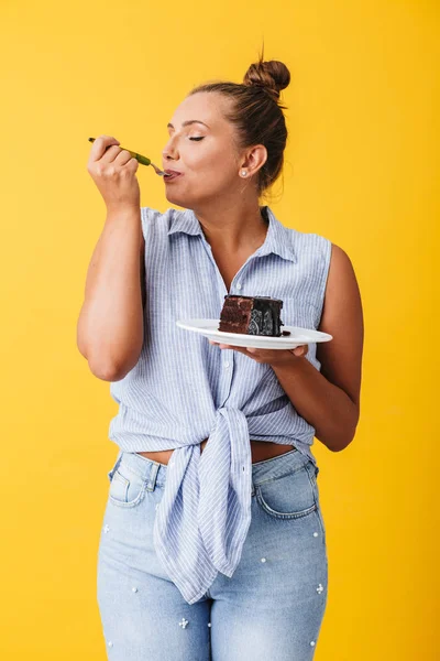 Young Pretty Woman Shirt Happily Eating Chocolate Cake Yellow Background — Stock Photo, Image