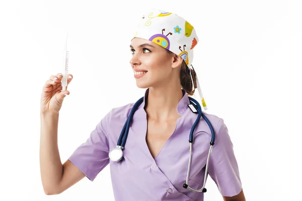Ung Leende Kvinnliga Läkare Uniform Med Phonendoscope Hals Anläggning Spruta — Stockfoto