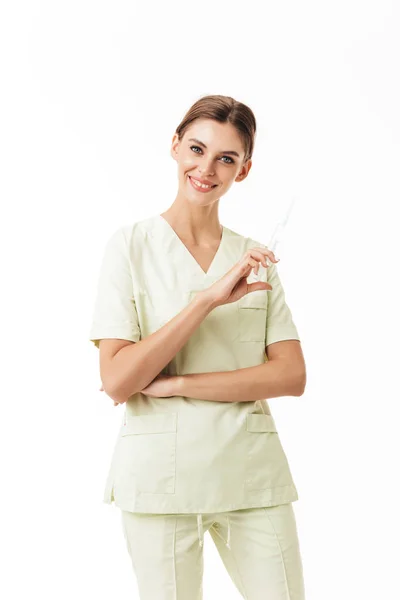 Jovem Muito Sorridente Enfermeira Uniforme Segurando Seringa Mão Feliz Olhando — Fotografia de Stock