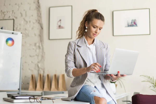 Young Beautiful Woman Striped Jacket Jeans Sitting Desk Dreamily Working — Stock Photo, Image