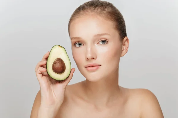 Portrait Young Attractive Woman Makeup Holding Half Avocado Hand Dreamily — Stock Photo, Image