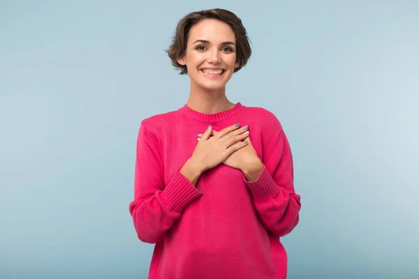 Young Cheerful Woman Dark Short Hair Pink Sweater Holding Hands — Stock Photo, Image