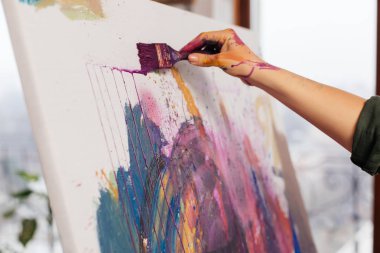 Paint Brush eglence tutan boyalar kadın elleri fotoğraf yakın çekim