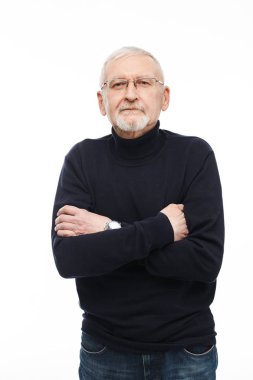 Gözlük ve bl gri saçlı ve sakallı yaşlı çekici adam