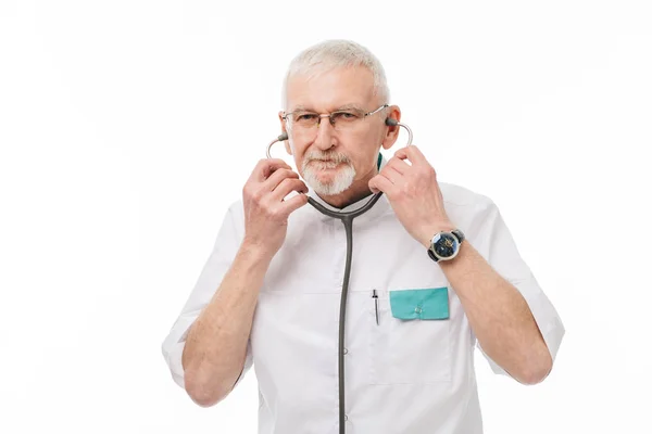 Old handsome smiling doctor with gray hair and beard in eyeglass — Stock Photo, Image