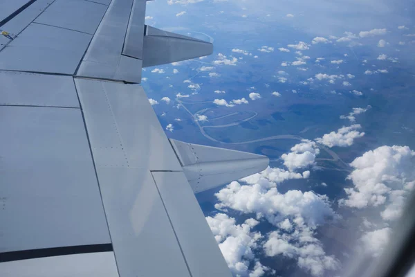 Porthole Aerial utsikt över floden landskapet. Kartvy med moln — Stockfoto