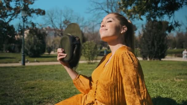 Tracking Shot Young Gorgeous Woman Overalls Sitting Lawn City Park — Stock Video