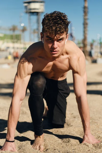 Young Confident Sporty Man Aggressively Looking Camera Preparing Running Outdoor — Stock Photo, Image