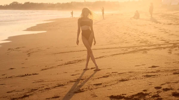 Beautiful Girl Swimsuit Meeting Sunset Ocean Attractive Model Posing Beach — Stock Photo, Image