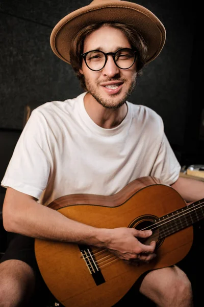 Portrait Attractive Stylish Man Singing Playing Guitar Sound Recording Studio — Stock Photo, Image