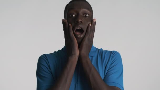 Attractive Surprised African American Guy Amazedly Looking Camera Gray Background — Stock Video