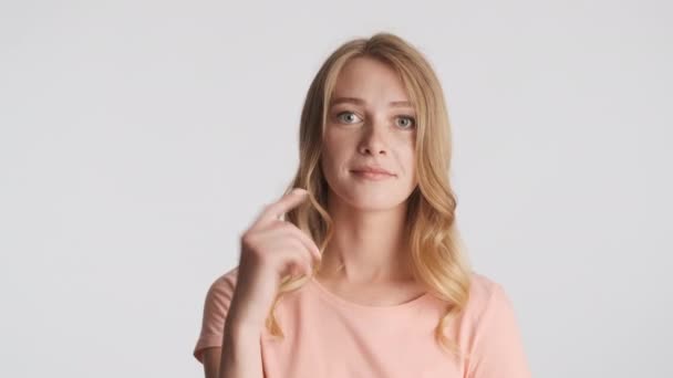 Pretty Blond Girl Emotionally Showing Thumb Gesture Gray Background You — Stock Video