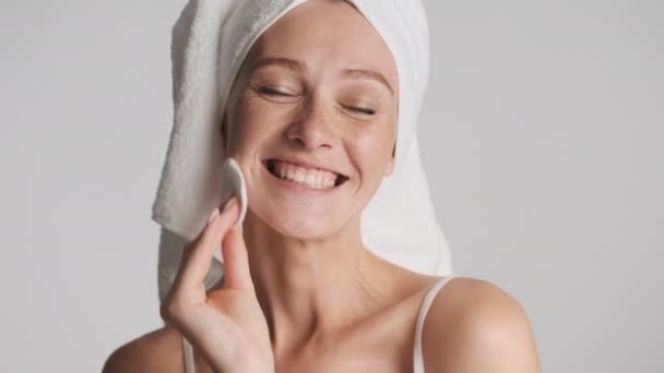 Pretty Cheerful Woman Towel Head Happily Playing Cotton Sponge Gray — Stock Video