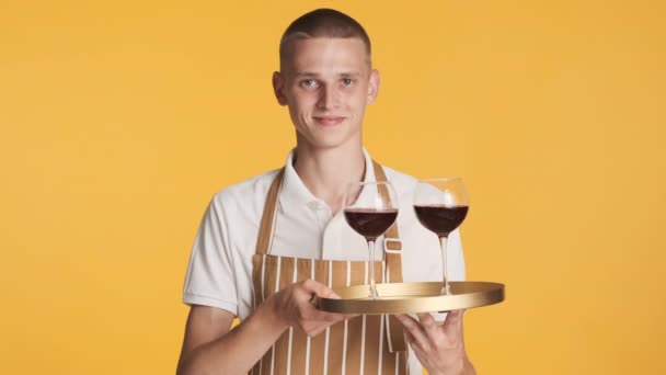 Young Attractive Waiter Apron Holding Tray Wine Happily Waving Yes — Stock Video